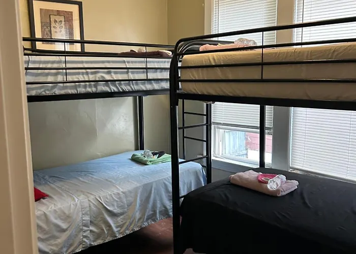 Young And Heart Hostel Chicago